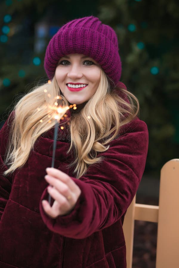 Photo of girl dressed in warm clothing 